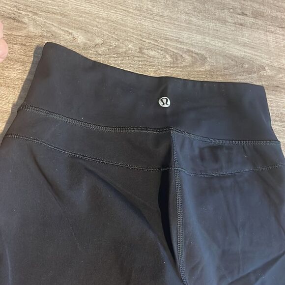 Lululemon size 2 capris - Picture 4 of 4